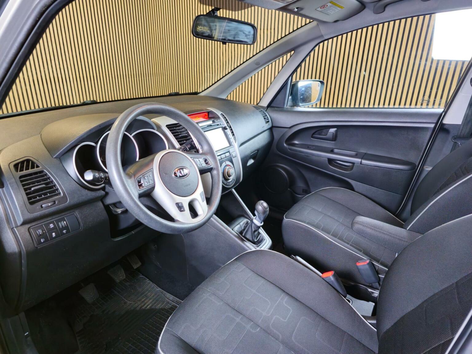 Kia-Venga-12