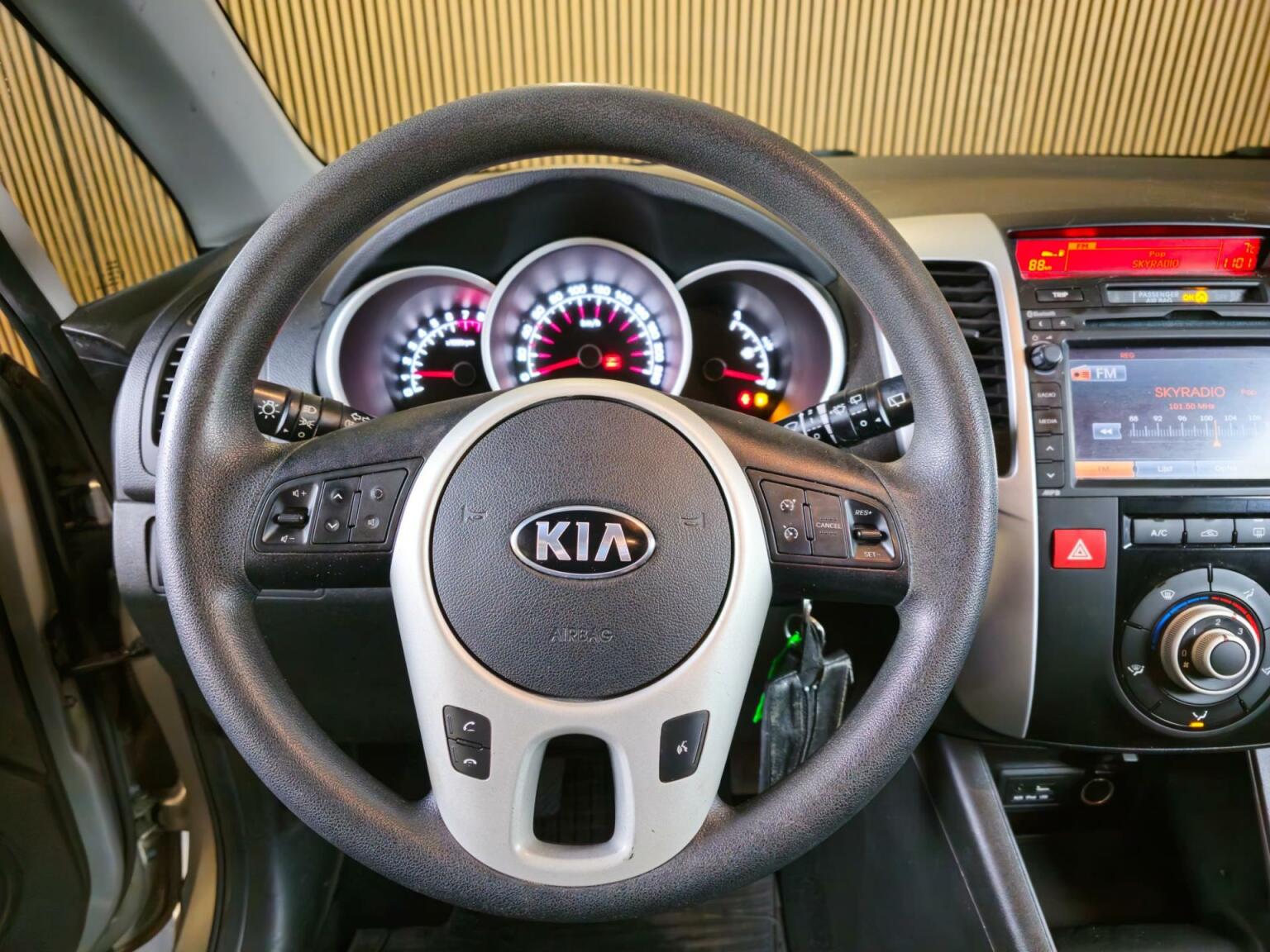 Kia-Venga-11