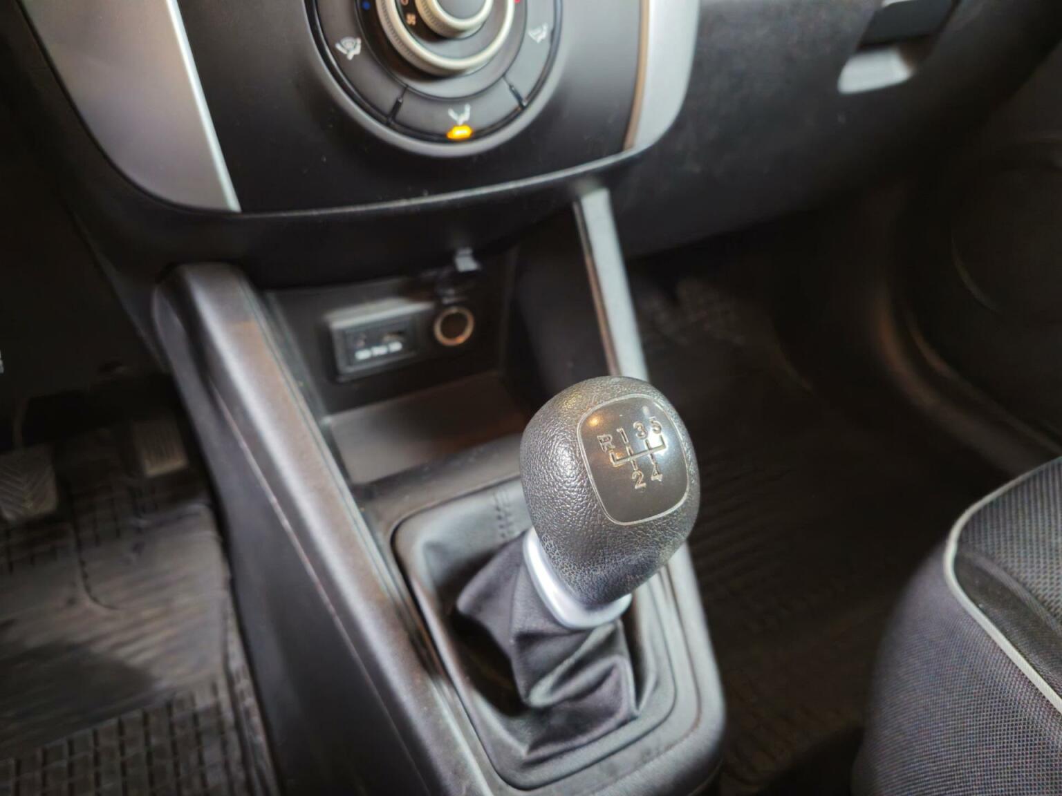 Kia-Venga-21