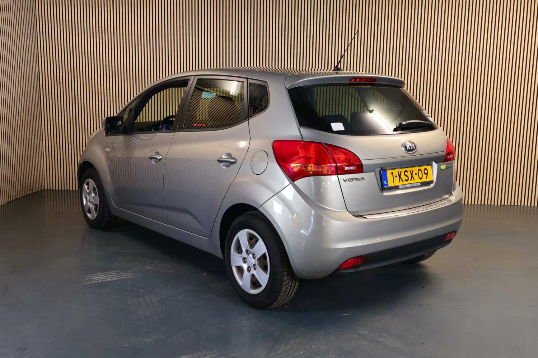 Kia-Venga-8