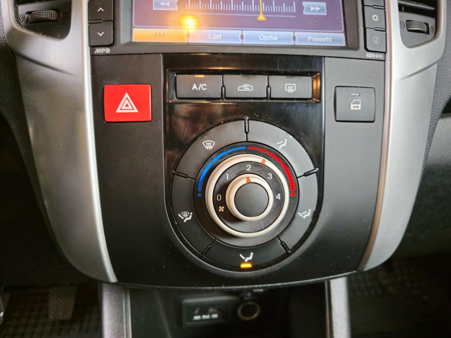 Kia-Venga-17